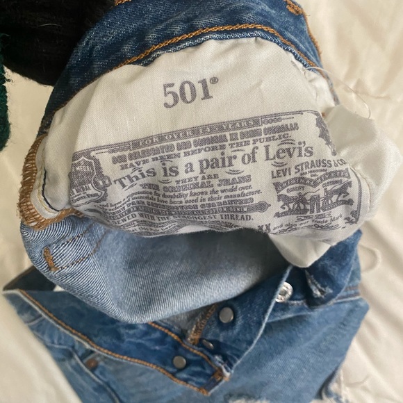 Levi’s 501 Shorts - Picture 3 of 4